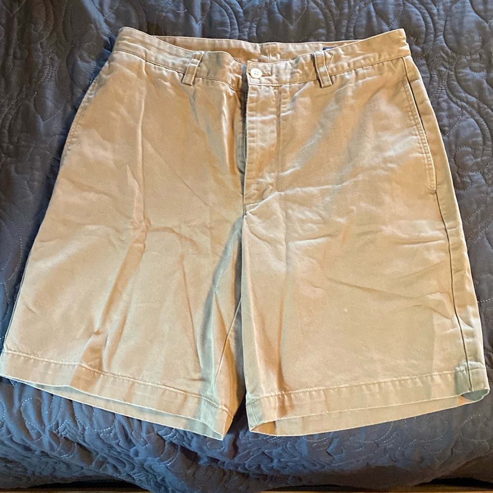 Vineyard Vines men’s Khaki shorts